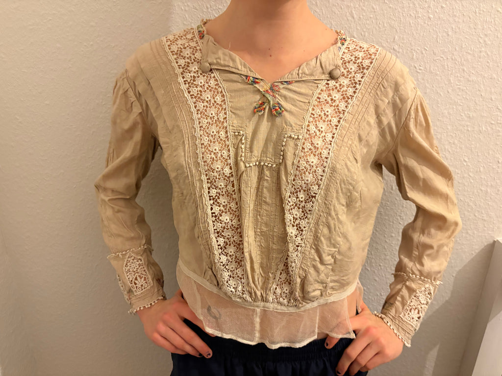 True vintage embroidered bodice blouse