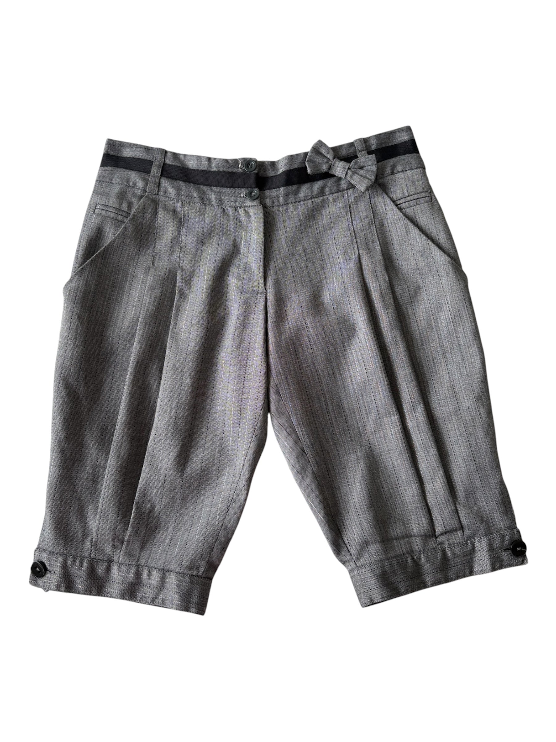 2000s pleated long shorts with bow!