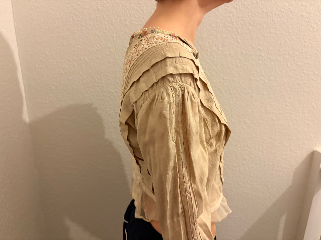 True vintage embroidered bodice blouse